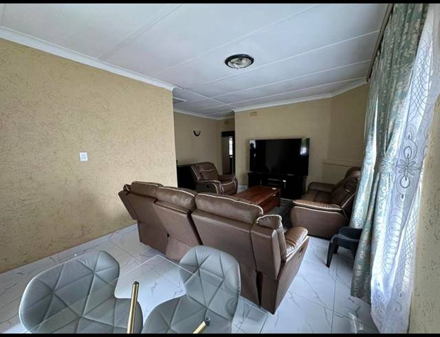 3 BEDROOM HOUSE FOR SALE IN SOUTH HILLS